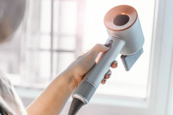 Dyson для волосся: як зрозуміти, що вам потрібніше – фен чи стайлер