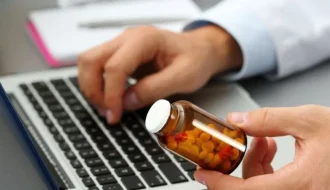 ДЕЦ радить оновити інструкції до ліків: PRAC EMA підтвердив нові ризики та застереження