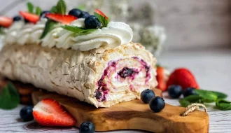 Як приготувати меренговий рулет